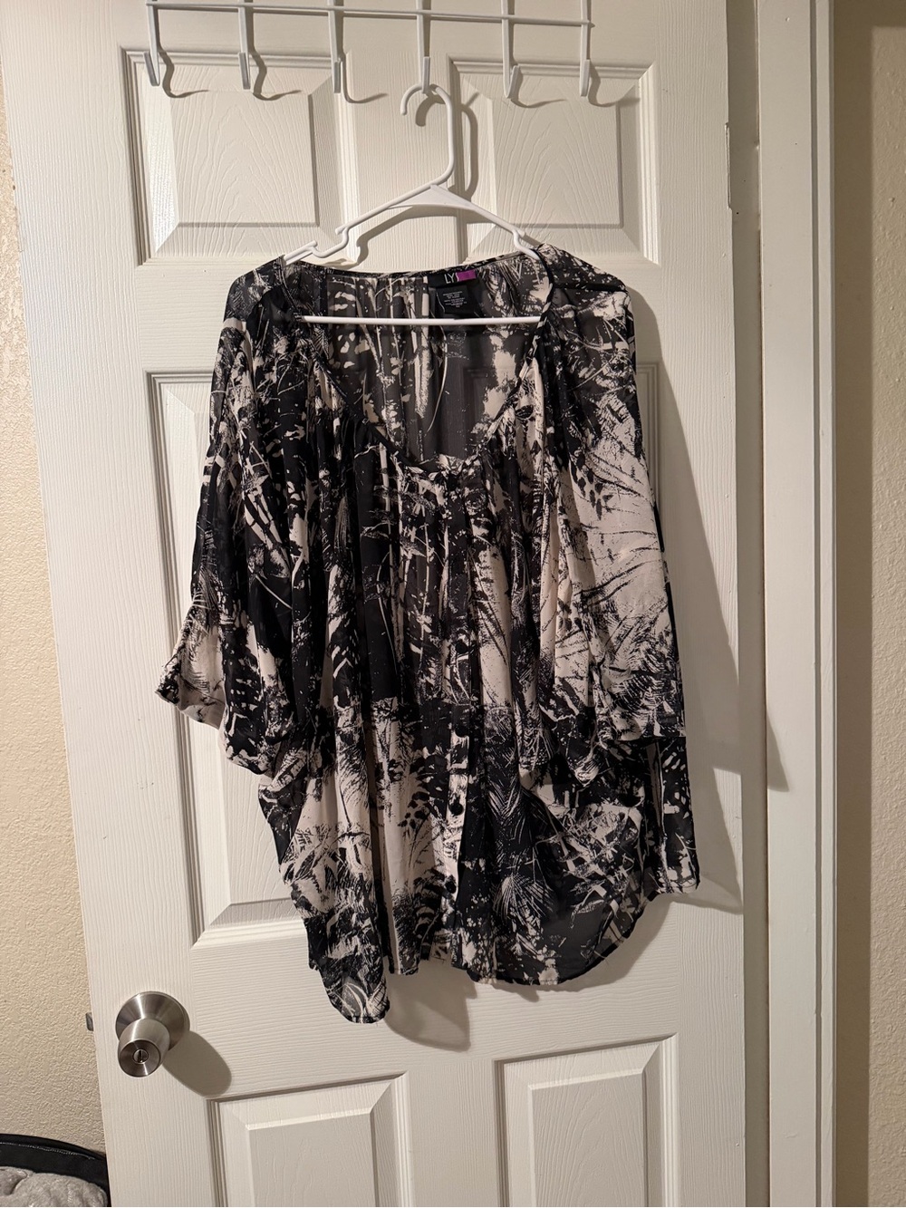 LYS Black & White Abstract Print Women's Blouse